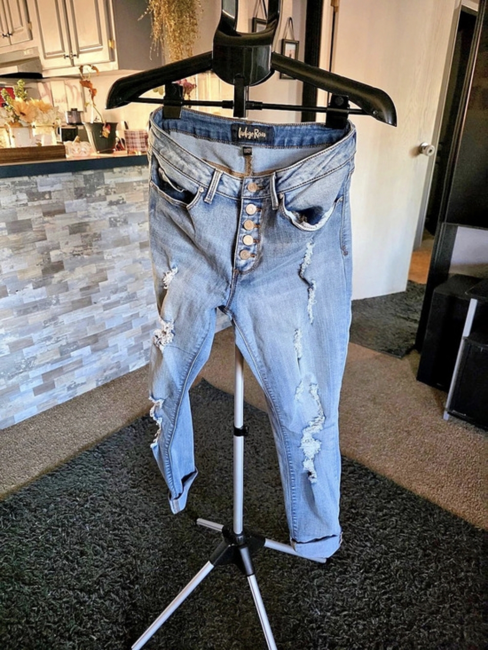 Indigo Rein Distressed Jeans